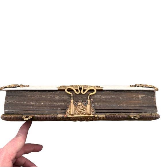 Antique Victorian Wood Leather Album Cherubs Ormolu Latch Accents Cabinet Cards - Picture 11 of 16